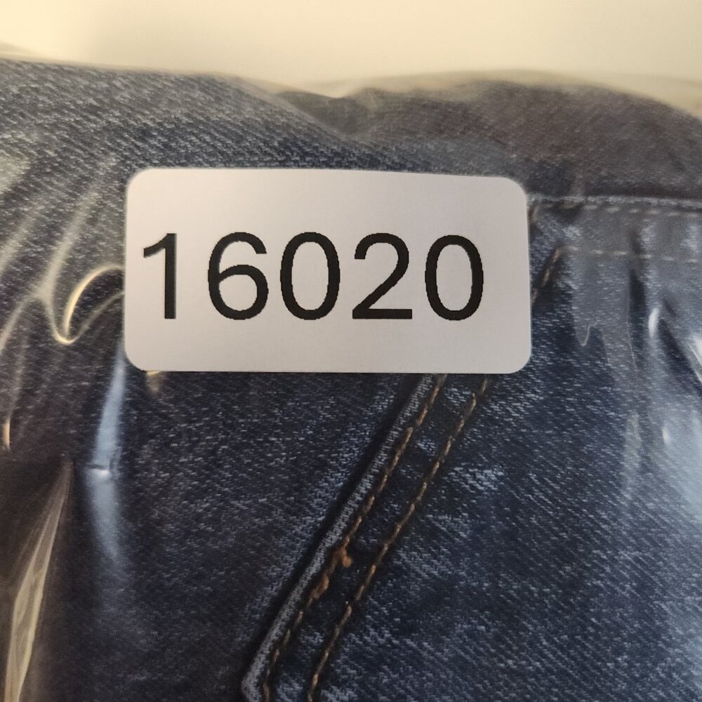 Women's Curvy Fit Straight Crop Leg Jeans Size 27 Blue Mid Rise Relaxed Casual - Picture 11 of 11